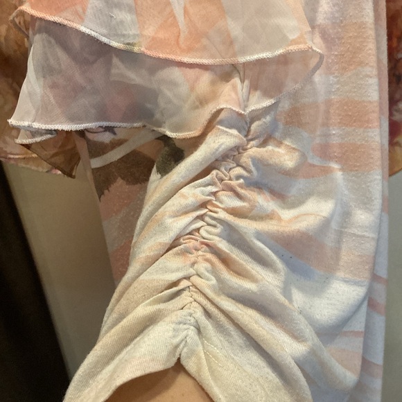 Comfortable, floral, super soft, versatile , pull over blouse - Picture 5 of 8